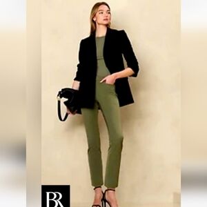 Banana Republic Sloan Curvy fit olive green slim pant. Size 10 NWT